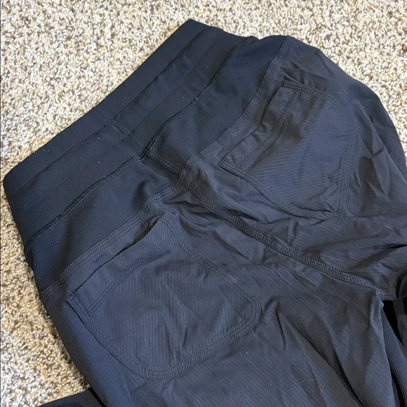 Lululemon Street to Studio Black Size 6 Women's Pants - Picture 9 of 9